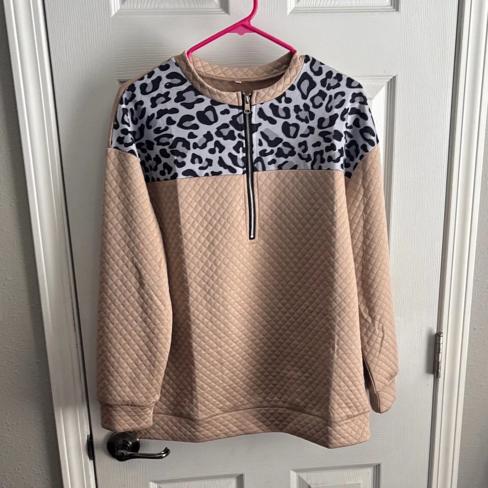 Leopard Print Quilted Pullover - Picture 1 of 4